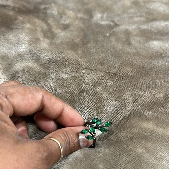 Ring size 8 - Picture 4 of 6